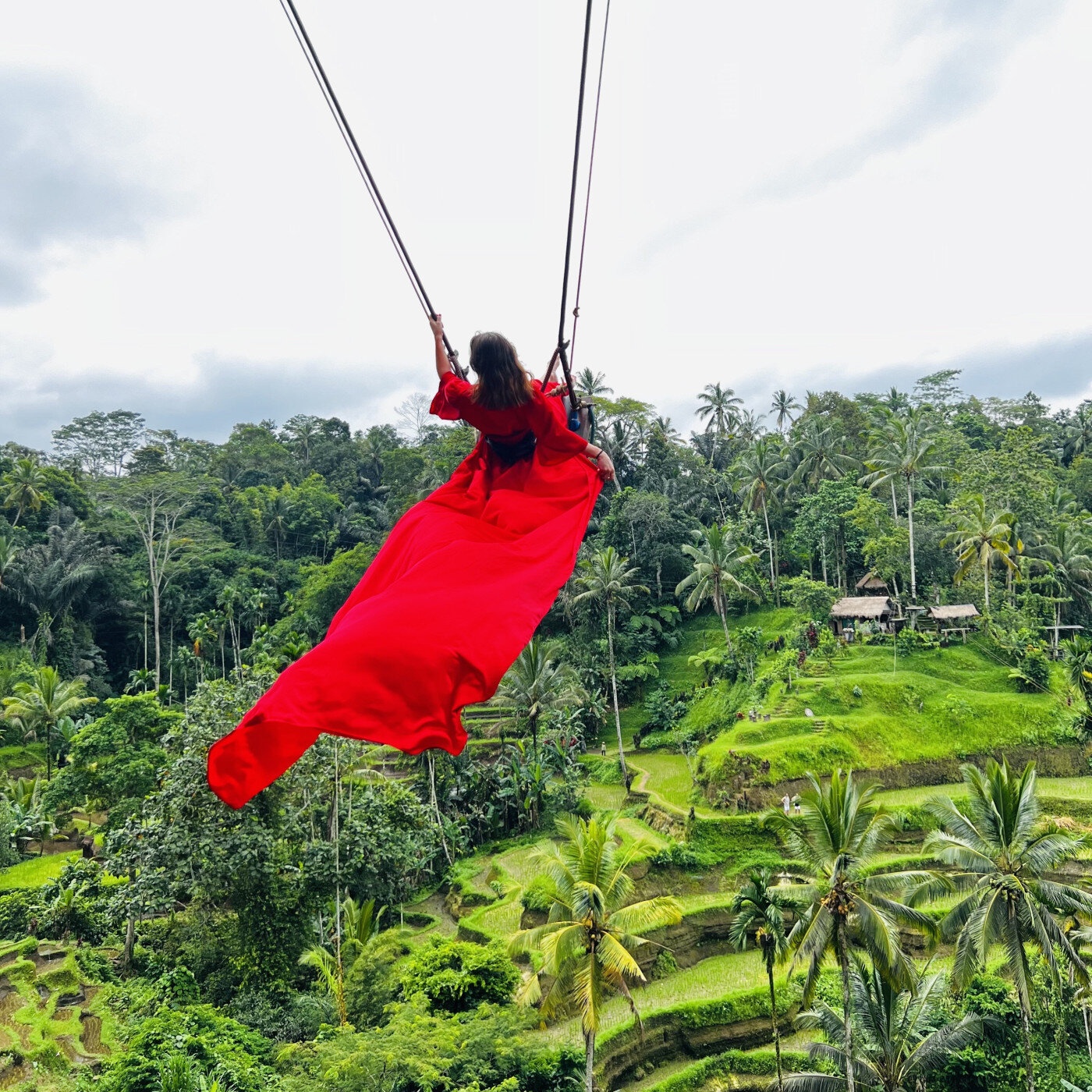 Óriáshinta a Tegalalang rizsteraszok felett Ubud mellett