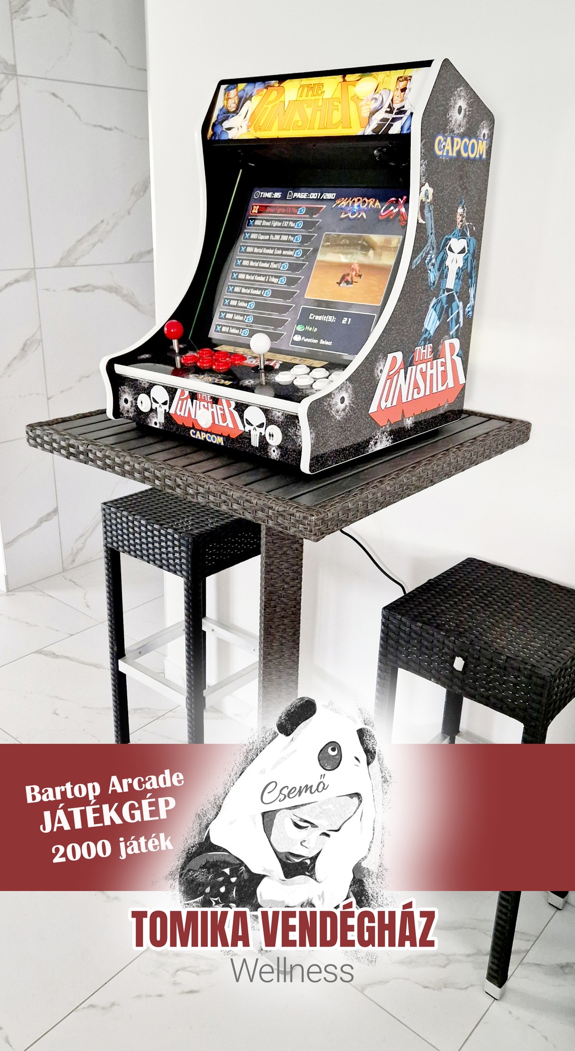 Az álló gépen piros felirat és joystickos játékpanel látható.
