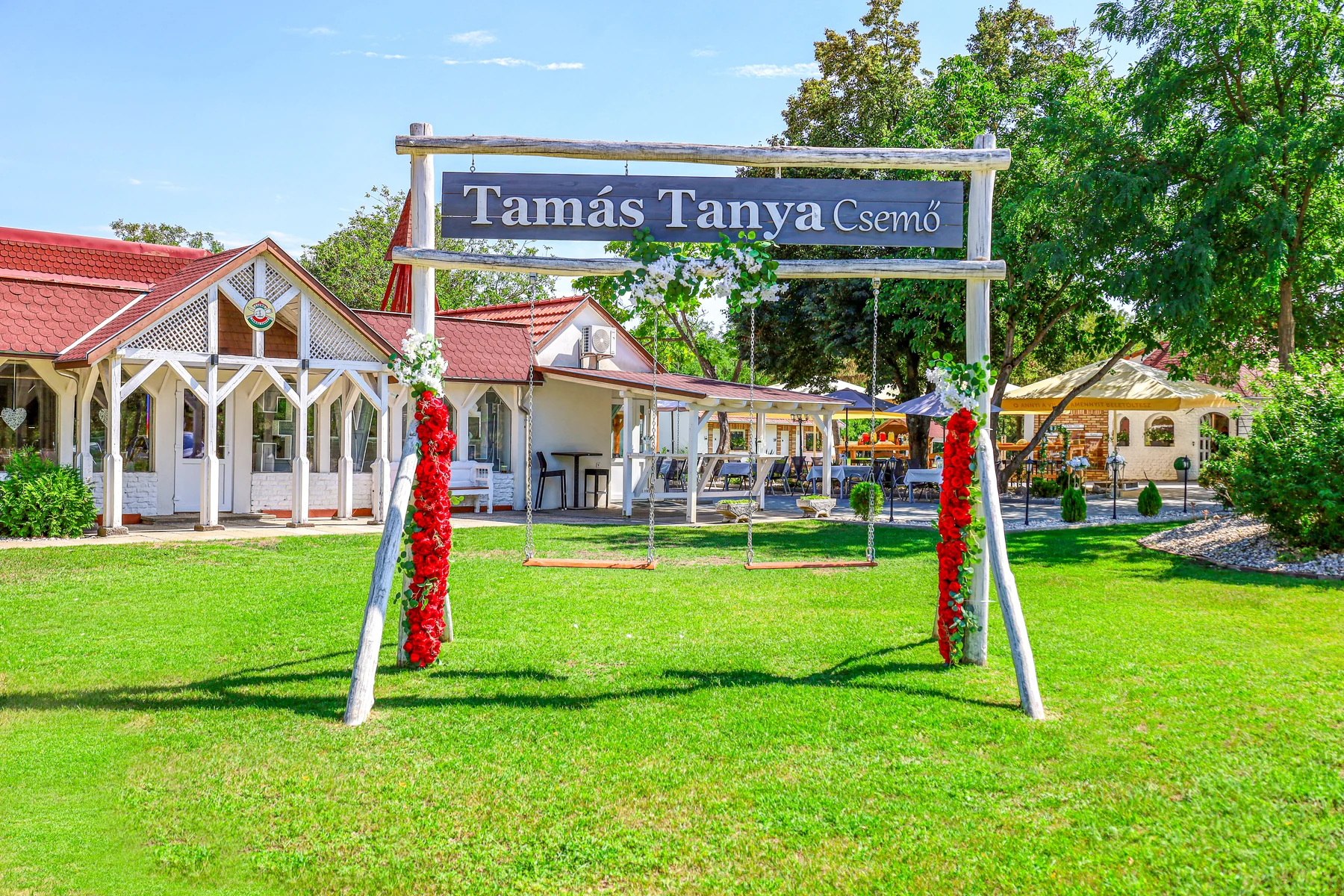 A Tamás Tanya bejárati kapuja