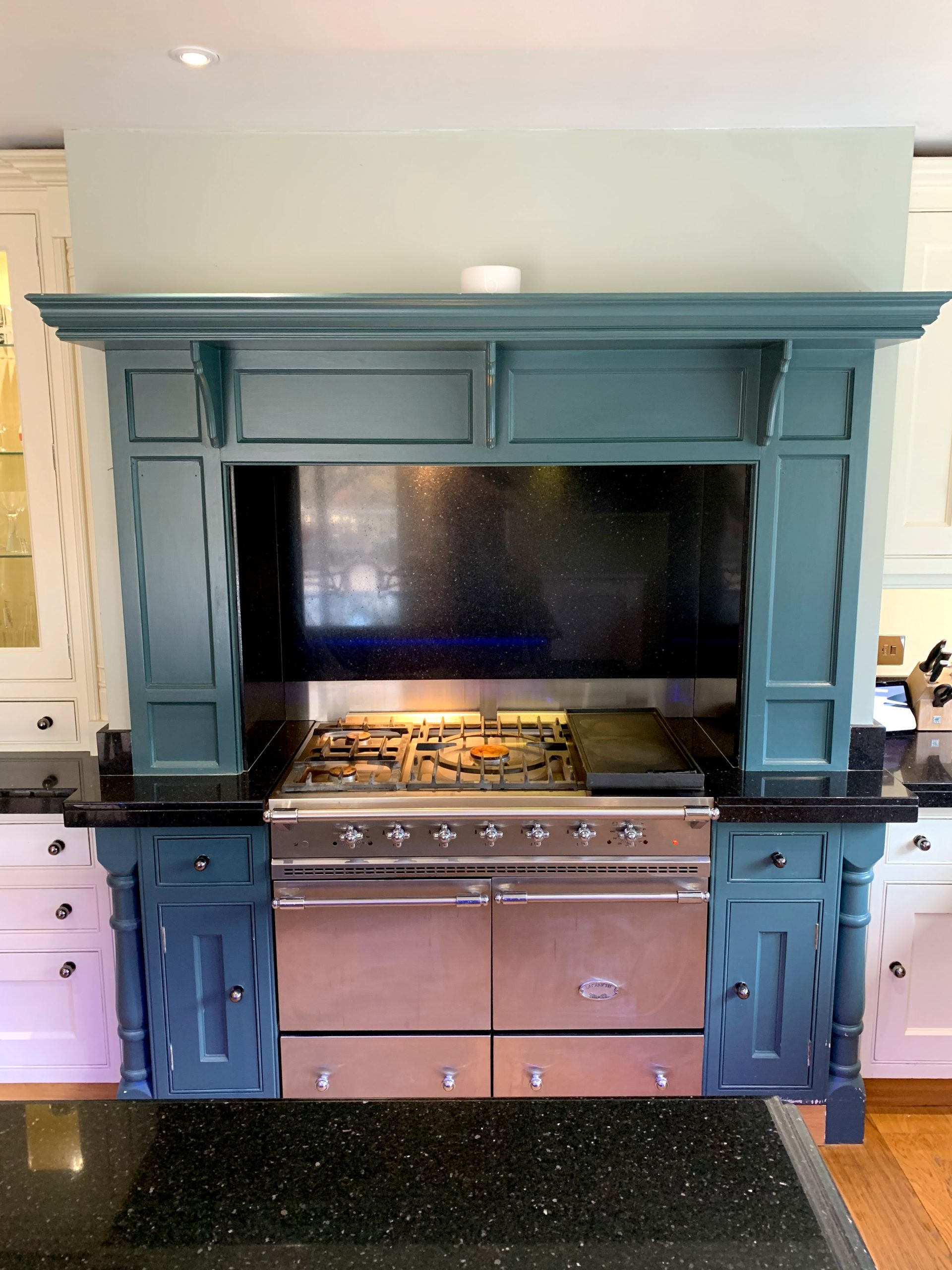 White cooking wall with curved hood.